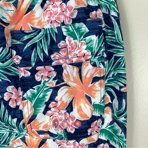 Vineyard Vines Swim Trunks Size Small - Picture 10 of 15